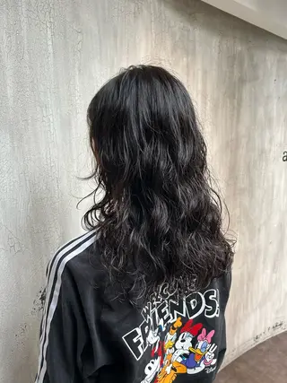 ロング パーマ 佐伯 真奈のヘアスタイル