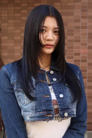 セミロング カラー レイヤー/ブリーチ iwamiya岩見谷のヘアスタイル