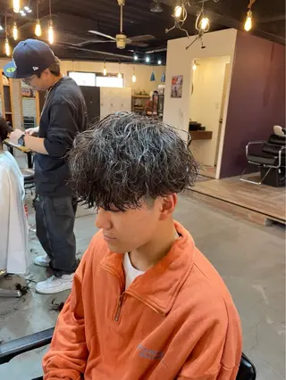 ショート ツイスパ/シャドウ 新井のヘアスタイル
