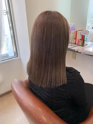 セミロング カラー i'll 未空のヘアスタイル