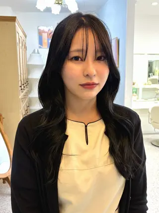 ロング LOMARLIE / yunaのヘアスタイル