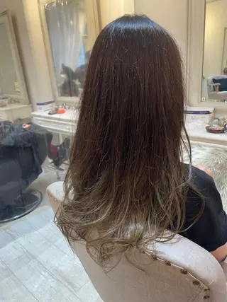 ロング カラー HATSUMEI 勅使瓦 祥のヘアスタイル