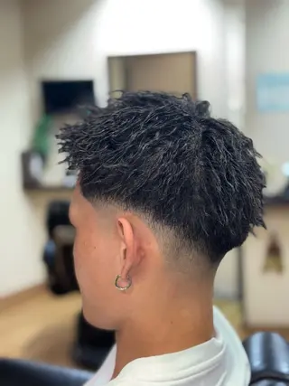 パーマ メンズ 牧 龍佑のヘアスタイル
