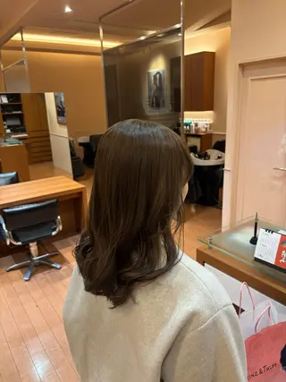 セミロング カラー 伊藤 あいのヘアスタイル