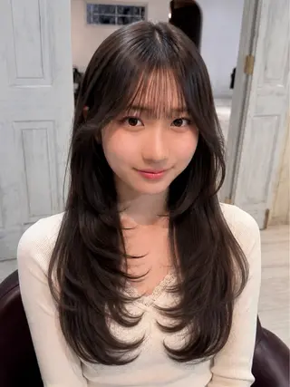 セミロング 大人可愛いレイヤー 大田のヘアスタイル