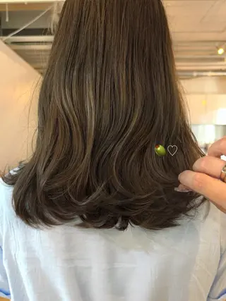 セミロング カラー 落合希 Olivebeigeのヘアスタイル