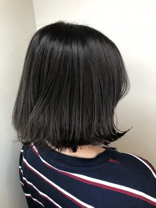 ミディアム カラー ウルフカット／吉村 桃子のヘアスタイル