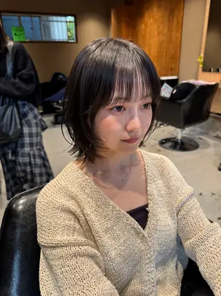 ショート 似合わせカット / 地毛風ストレートのヘアスタイル