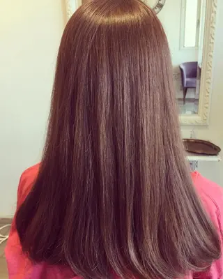 ミディアム カラー 川上 恵里香のヘアスタイル