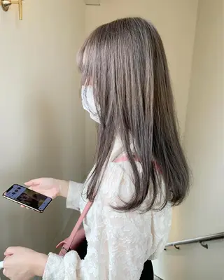 セミロング カラー 本間 結衣のヘアスタイル