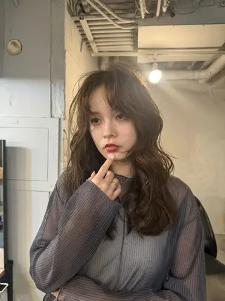 ロング 顔まわりレイヤー 透明感カラー🩵🩵のヘアスタイル