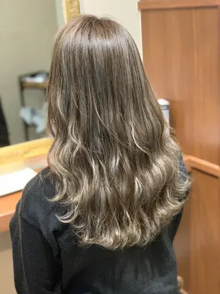 ロング カラー ハイトーン得意😍 Lumiereのヘアスタイル
