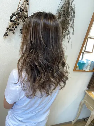 カラー トレンドパーマ 加藤菜月のヘアスタイル