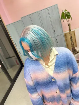 セミロング カラー ブリーチ特化🌈 MANATOのヘアスタイル
