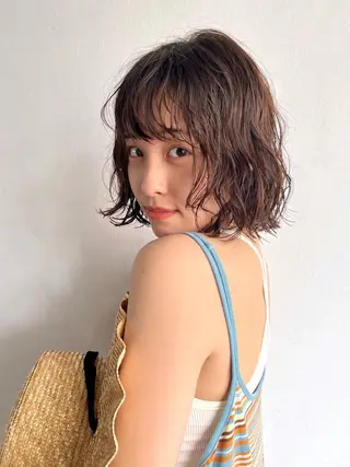 ショート カラー 【ヤマザキアヤメ】 艶カラー/縮毛矯正のヘアスタイル