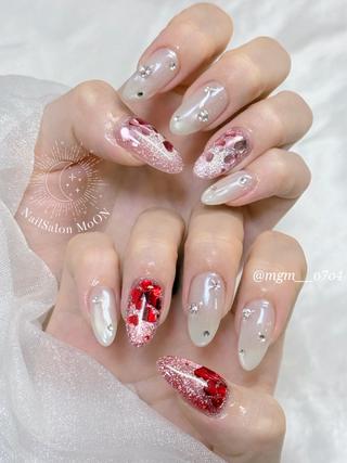 MoON...❤︎ MeGuのネイルデザイン