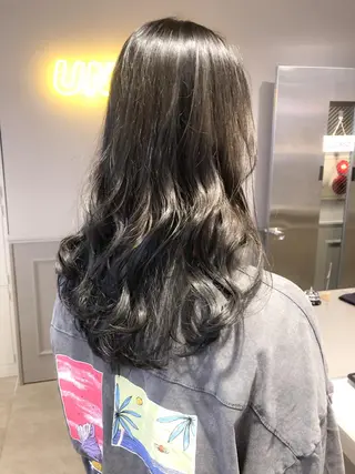 セミロング カラー ハイトーン×レイヤー カットTAKUMIのヘアスタイル