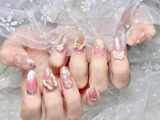 ネイル 🦋 Queenieのネイルデザイン