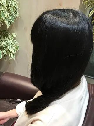 パーマ コミヤ チナミのヘアスタイル