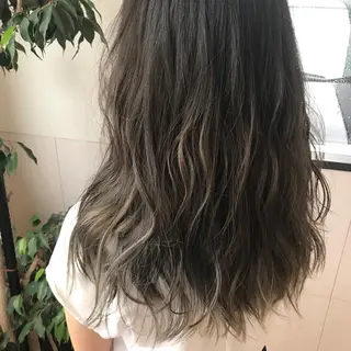 セミロング カラー Oopsレイヤー 加藤澄都のヘアスタイル