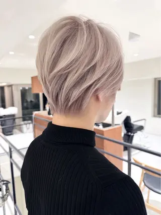 ショート カラー 髪質改善×ハイトーン 中田啄也のヘアスタイル