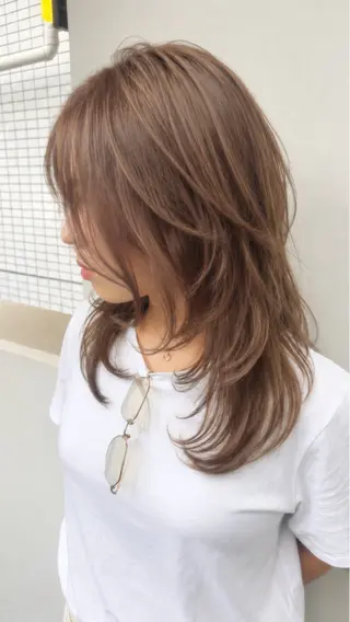 セミロング ブリーチ透明感カラー /レイヤー👗しずかのヘアスタイル