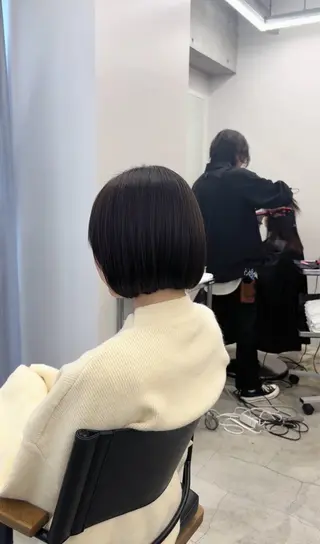 ショート バタフライレイヤー/ ニシトモユキのヘアスタイル