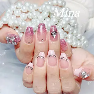 ネイル 🦋 Queenieのネイルデザイン