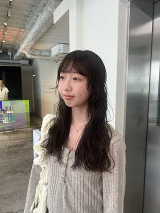 ロング パーマ AmiLi HONOKAのヘアスタイル