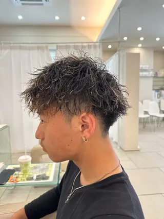メンズ メンズ特化/メンズ パーマ/ハイトーンのヘアスタイル