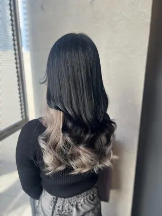 ロング カラー 吉野 瑳桜のヘアスタイル