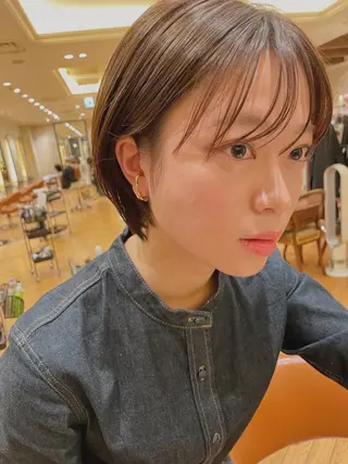 ショート 白髪ぼかしハイライト 脱白髪染めのヘアスタイル