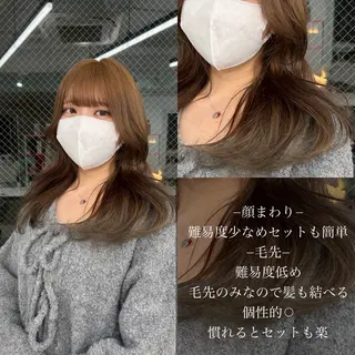 ロング カラー 縮毛ブリーチ／黒染め 複雑履歴／ホワイトのヘアスタイル