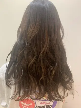 ロング カラー 川上 美咲のヘアスタイル