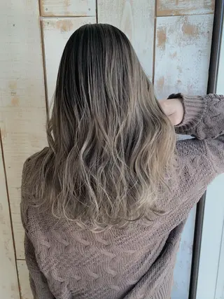 ロング カラー 鷺谷 玲奈のヘアスタイル