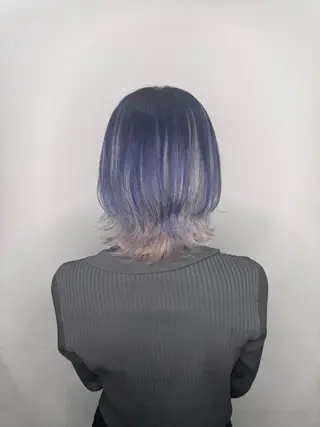 ショート ブリーチカラー🦖 岡部木乃夏のヘアスタイル
