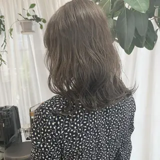 ミディアム カラー マツエク・マツパ ハイトーンボブ 前田 表参道　グレージュのヘアスタイル