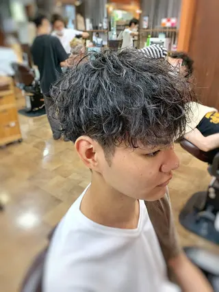 ショート パーマ メンズ 三谷 天兵のヘアスタイル