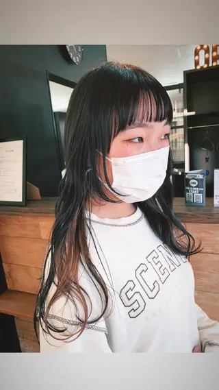 カラー 岡田 七海のヘアスタイル