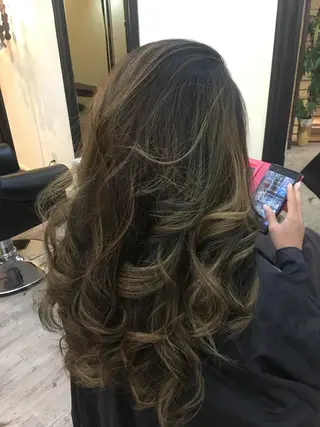 ロング カラー 鶴見 和美のヘアスタイル