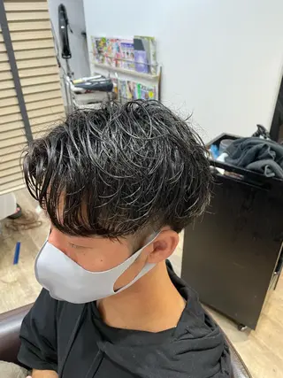 ショート パーマ メンズ 佐々木 浩之のヘアスタイル