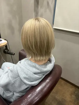 ショート カラー 石田 佳恋のヘアスタイル