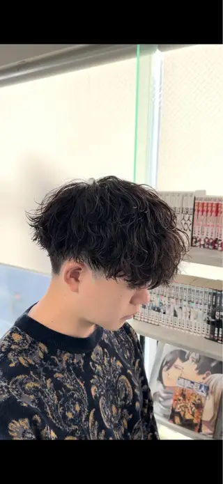パーマ メンズ 梅田/センターパート 山下学偉のヘアスタイル