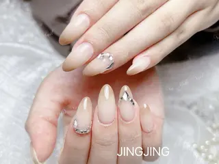 ネイル 🦋 Queenieのネイルデザイン