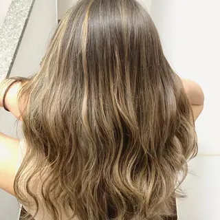 セミロング ハイトーン得意😍 Lumiereのヘアスタイル