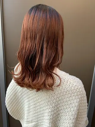 セミロング カラー ハイトーンカラー🤍 山下 優華のヘアスタイル