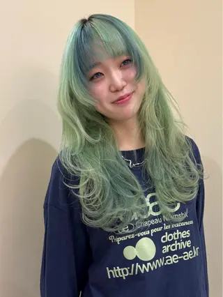 カラー 山下 莉歩のヘアスタイル