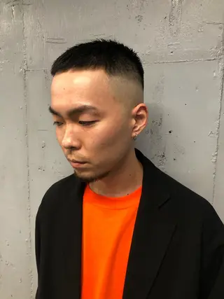 メンズ 顔まわりレイヤー デザインカットのヘアスタイル