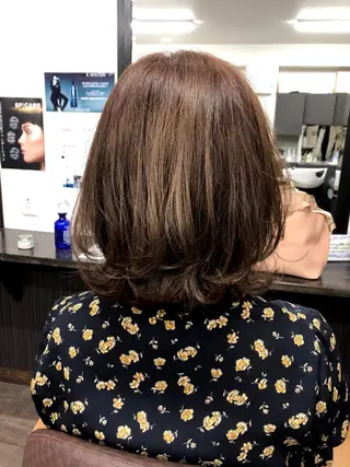 ミディアム 田中 真理のヘアスタイル