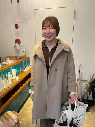 ショート カラー MIOベージュカラー 柔らかいカラーのヘアスタイル
